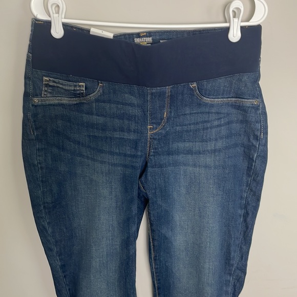 Maternity Signature Levi Strauss Maternity Jeans- Skinny- Dark Wash- Large - Picture 3 of 16